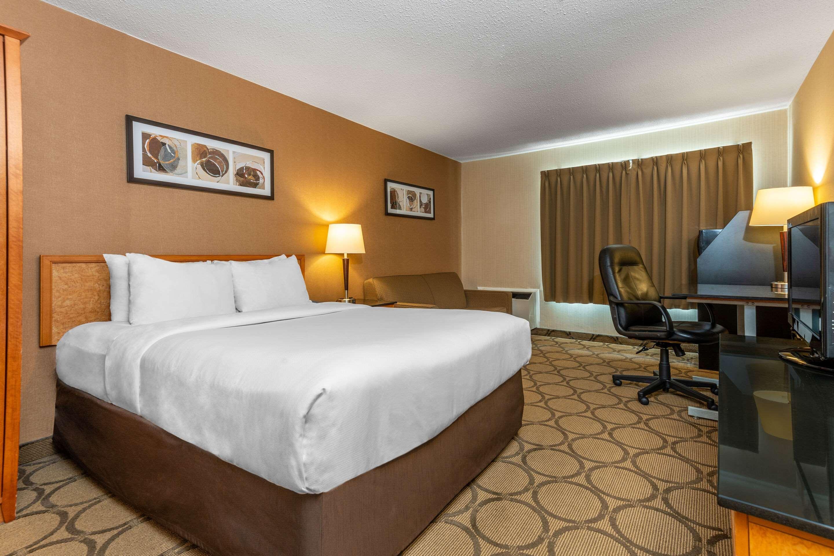 Comfort Inn Hwy 401 Kingston Exterior photo