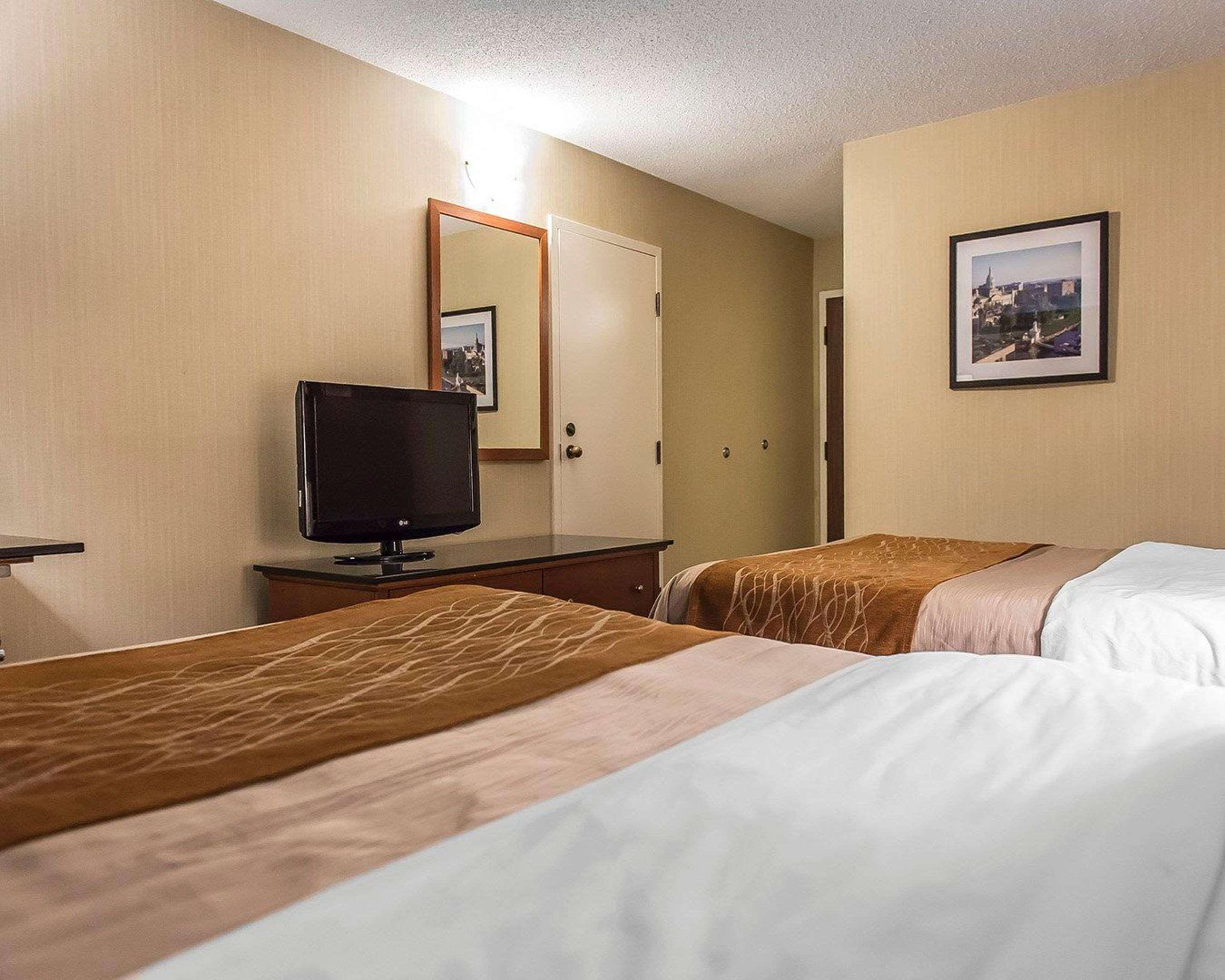 Comfort Inn Hwy 401 Kingston Exterior photo