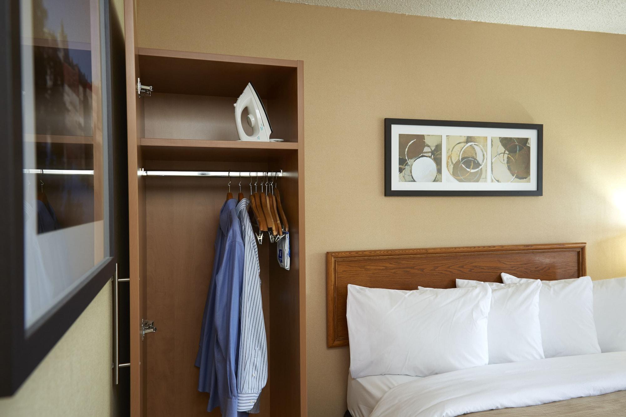 Comfort Inn Hwy 401 Kingston Exterior photo