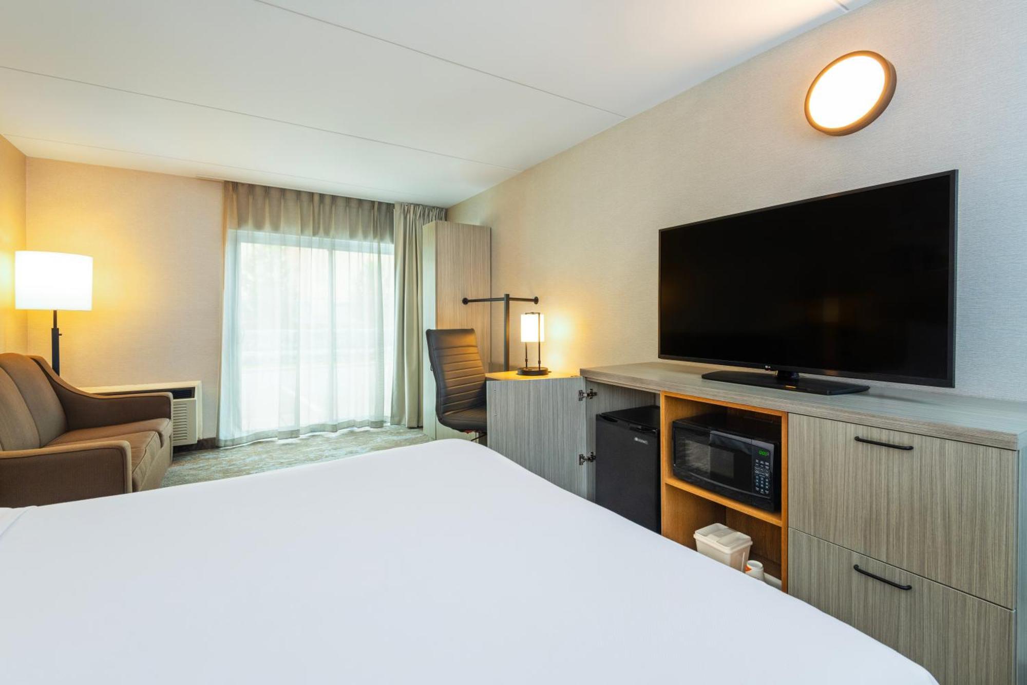 Comfort Inn Hwy 401 Kingston Exterior photo