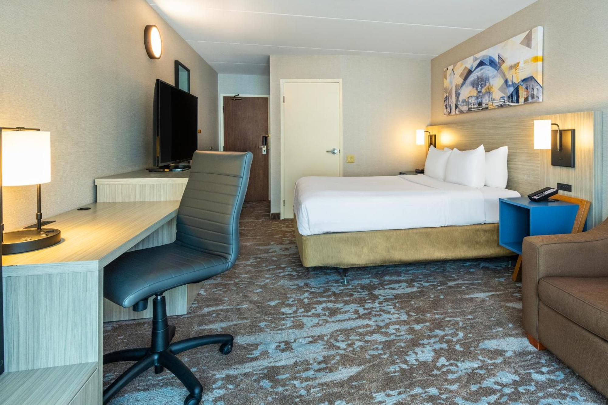 Comfort Inn Hwy 401 Kingston Exterior photo